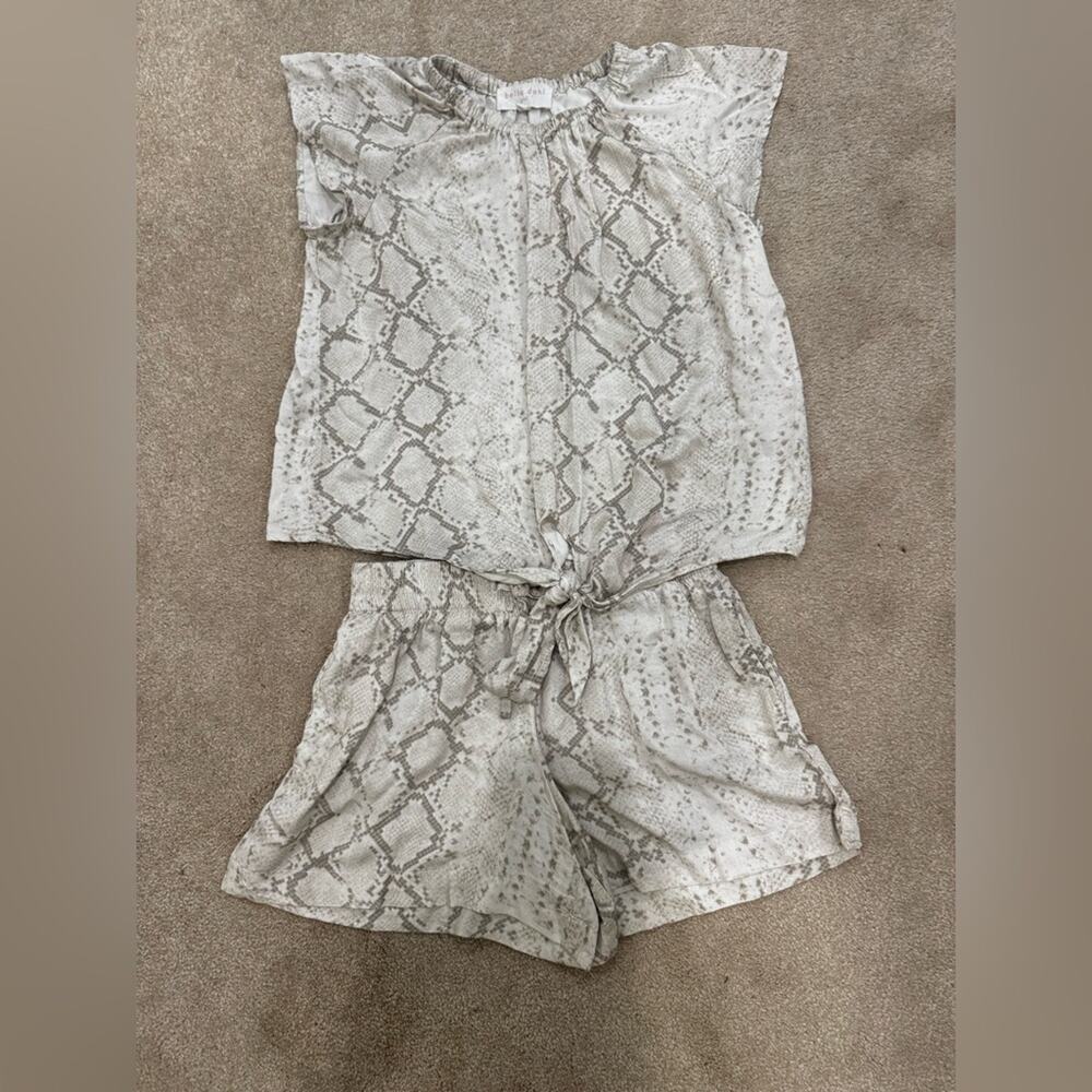 Bella Dahl Girls taupe reptile print shorts set, size 12 top, 10 shorts